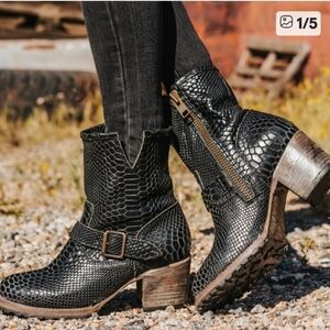 Freebird Black Textured Heeled Boots